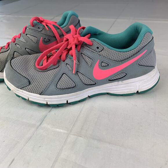 Nike Kids Revolution‎ Low Top Sneaker Running Shoe Lace Up Athletic Grey Pink 5 - Picture 3 of 7